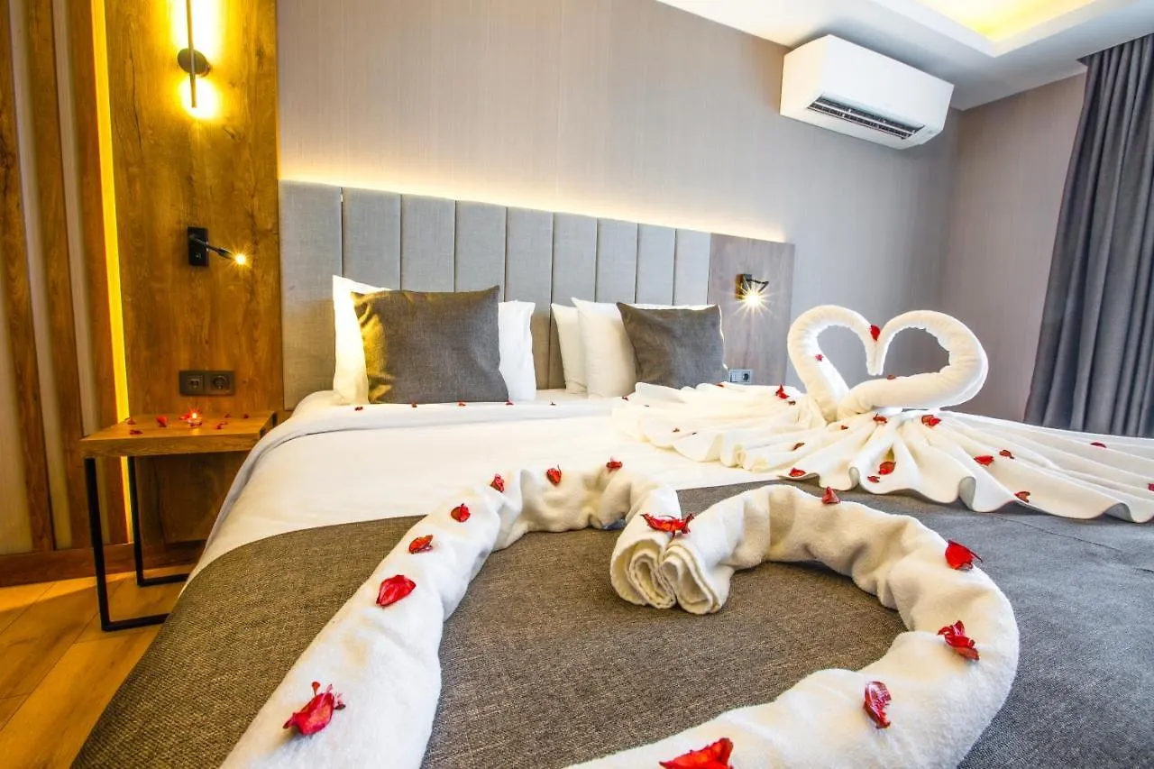 Nehir Otel Pelitli